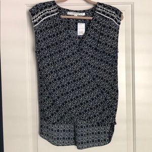 Sleeveless high/low top